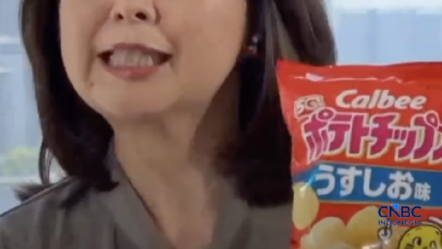 Keripik kentang dalam kemasan monokrom. (CNBC Internasional)
