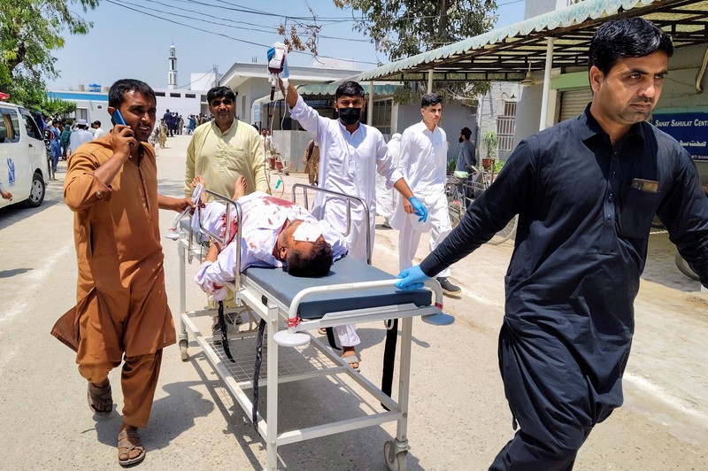 Ledakan besar mengguncang sebuah pasar di Provinsi Khyber Pakhtunkhwa, Pakistan barat laut, pada Selasa (12/5/2026), yang menewaskan sedikitnya sembilan orang serta melukai lebih dari 20 lainnya. (AFP/MARWAT AKBAR)