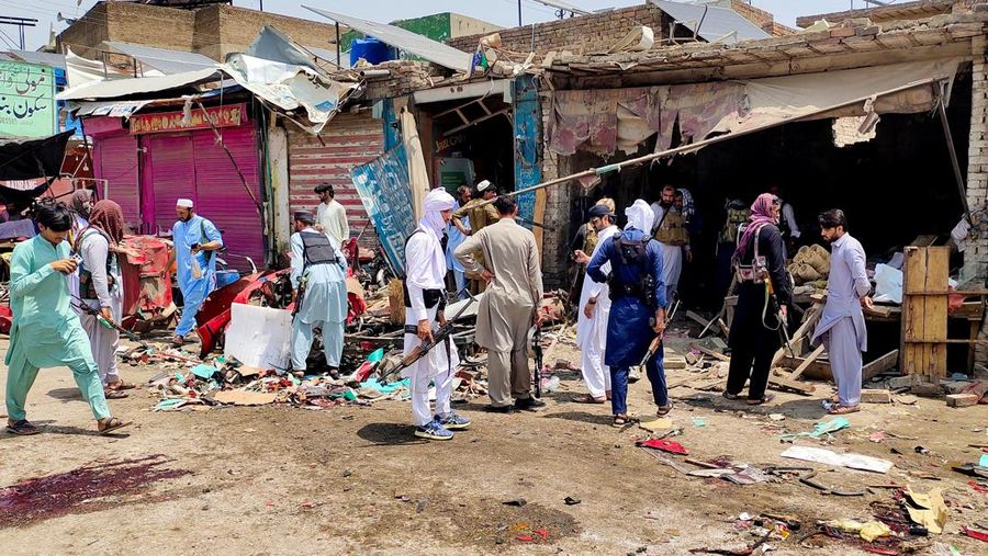 Ledakan besar mengguncang sebuah pasar di Provinsi Khyber Pakhtunkhwa, Pakistan barat laut, pada Selasa (12/5/2026), yang menewaskan sedikitnya sembilan orang serta melukai lebih dari 20 lainnya. (REUTERS/Ehsan Khattak)