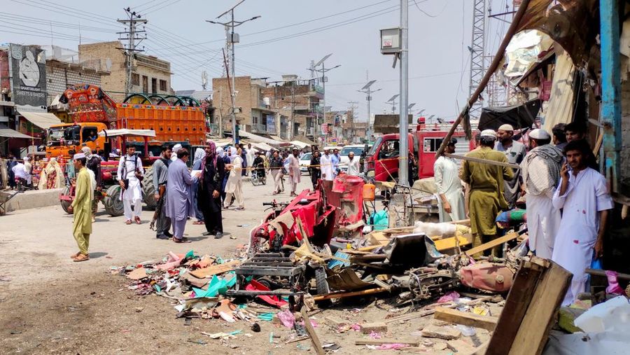 Ledakan besar mengguncang sebuah pasar di Provinsi Khyber Pakhtunkhwa, Pakistan barat laut, pada Selasa (12/5/2026), yang menewaskan sedikitnya sembilan orang serta melukai lebih dari 20 lainnya. (REUTERS/Ehsan Khattak)
