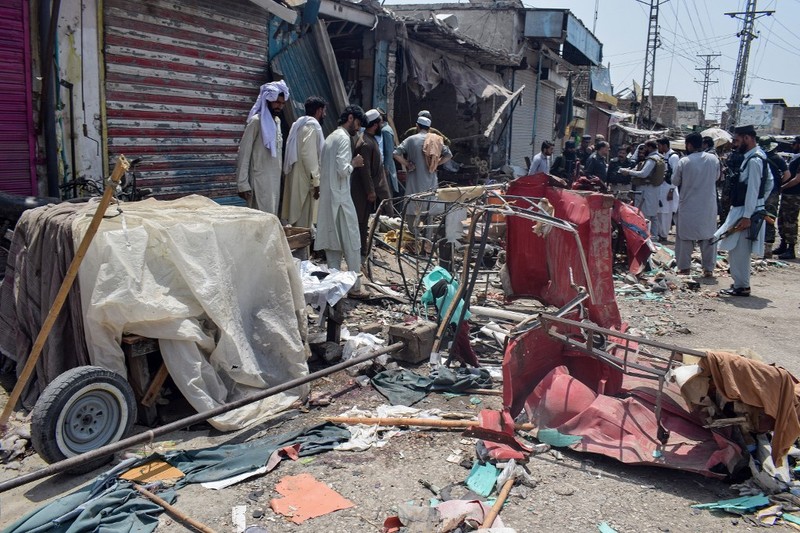 Ledakan besar mengguncang sebuah pasar di Provinsi Khyber Pakhtunkhwa, Pakistan barat laut, pada Selasa (12/5/2026), yang menewaskan sedikitnya sembilan orang serta melukai lebih dari 20 lainnya. (AFP/MARWAT AKBAR)