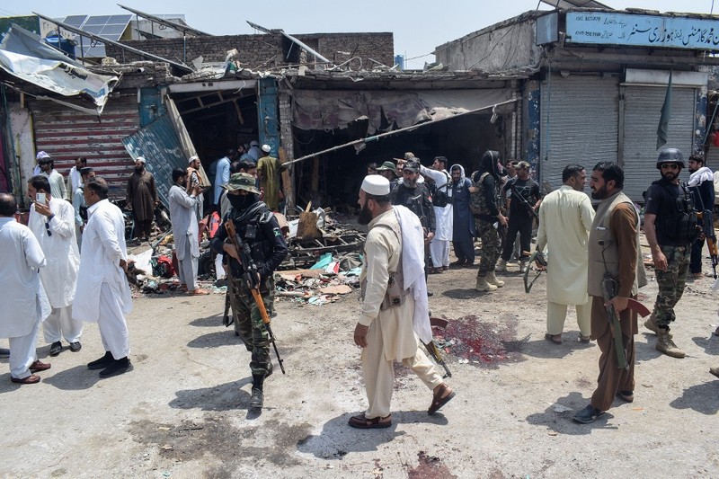 Ledakan besar mengguncang sebuah pasar di Provinsi Khyber Pakhtunkhwa, Pakistan barat laut, pada Selasa (12/5/2026), yang menewaskan sedikitnya sembilan orang serta melukai lebih dari 20 lainnya. (AFP/MARWAT AKBAR)