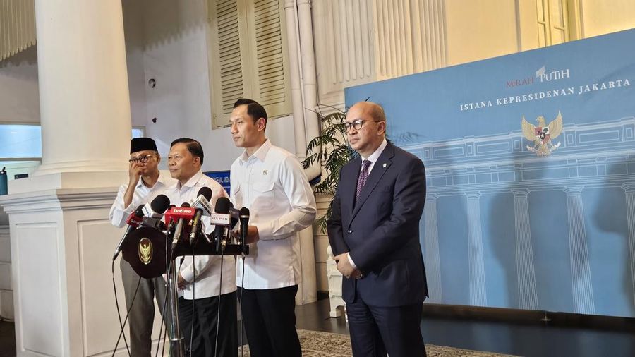 Menteri Koordinator bidang Infrastruktur dan Pembangunan Kewilayahan Agus Harimurti Yudhoyono memaparkan isi rapat bersama Presiden Prabowo Subianto, Selasa (12/5/2026). Rapat yang digelar hingga malam ini membahas mengenai rencana pembangunan tanggu