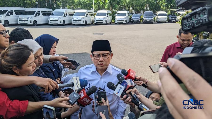 Menteri Koordinator Bidang Pemberdayaan Masyarakat Abdul Muhaimin Iskandar memberikan keterangan kepada wartawan di Istana Kepresidenan, Jakarta Pusat, Selasa (12/5/2026). (CNBC Indonesia/Emir Yanwardhana)