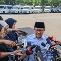 Menteri Koordinator Bidang Pemberdayaan Masyarakat Abdul Muhaimin Iskandar memberikan keterangan kepada wartawan di Istana Kepresidenan, Jakarta Pusat, Selasa (12/5/2026). (CNBC Indonesia/Emir Yanwardhana)
