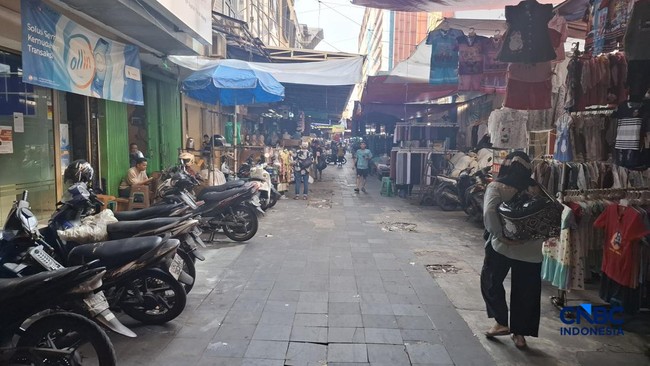 Jualan Baju Anak Boleh Sepi, Gorengan-Es Teh Gerobak Tetap Laris Manis