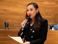 Profil Eileen Wang berbicara di Arcadia, California, AS.  (via REUTERS/City of Arcadia - City Hall via)