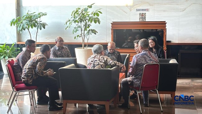 Purbaya Rapat Dadakan di Lobby Kemenkeu, Siapkan Skenario Jaga Rupiah