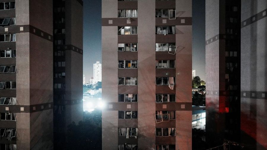 Sebuah bangunan yang rusak akibat kebakaran yang dipicu oleh potensi ledakan gas yang merusak rumah-rumah dan melukai orang-orang, menurut dinas pemadam kebakaran setempat, di Sao Paulo, Brasil, 11 Mei 2026.