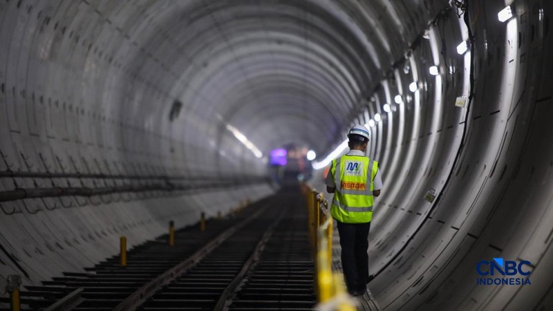Suasana pengerjaan proyek MRT Fase 2A Harmoni-Sawah besar di Jakarta, Selasa (12/5/2026). (CNBC Indonesia/Faisal Rahman)