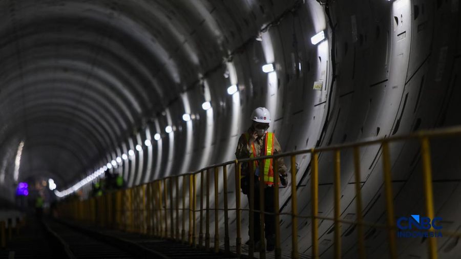 Suasana pengerjaan proyek MRT Fase 2A Harmoni-Sawah besar di Jakarta, Selasa (12/5/2026).