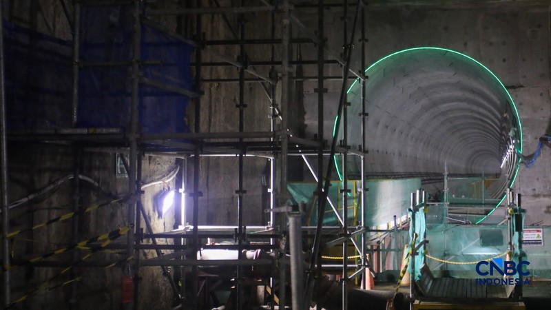 Suasana pengerjaan proyek MRT Fase 2A Harmoni-Sawah besar di Jakarta, Selasa (12/5/2026). (CNBC Indonesia/Faisal Rahman)