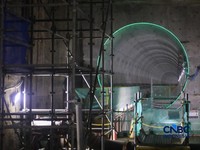 Suasana pengerjaan proyek MRT Fase 2A Harmoni-Sawah besar di Jakarta, Selasa (12/5/2026). (CNBC Indonesia/Faisal Rahman)