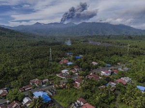 Lalai Penyedia Jasa Open Trip Nekat Mendaki Gunung Dukono Berstatus Waspada