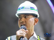 Wakil Presiden RI, Gibran Rakabuming Raka saat meninjau site project MRT Fase 2A Harmoni-Sawah besar di Jakarta, Selasa (12/5/2026). (CNBC Indonesia/Faisal Rahman)