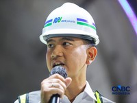 Wakil Presiden RI, Gibran Rakabuming Raka saat meninjau site project MRT Fase 2A Harmoni-Sawah besar di Jakarta, Selasa (12/5/2026). (CNBC Indonesia/Faisal Rahman)