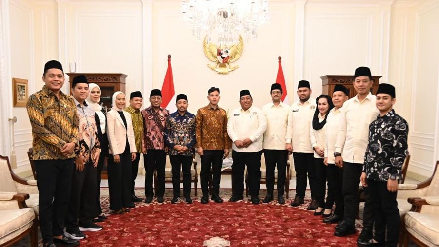 Wakil Presiden (Wapres) Gibran Rakabuming menerima pengurus Pemuda Masjid Dunia (PMD) di Istana Wakil Presiden, Jakarta, pada Selasa (12/05/2026). (Dok. Satwapres)