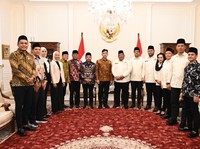 Wakil Presiden (Wapres) Gibran Rakabuming menerima pengurus Pemuda Masjid Dunia (PMD) di Istana Wakil Presiden, Jakarta, pada Selasa (12/05/2026). (Dok. Satwapres)