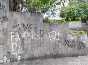 Taman Kota Lumintang Jadi Sasaran Vandalisme-Fasilitas Bermain Dirusak