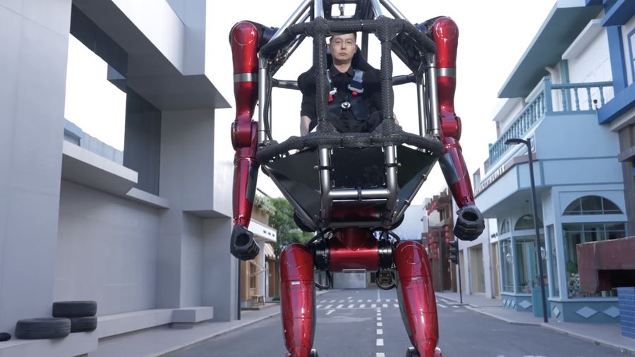 GD01merupakan robot mecha transformable berawak pertama di dunia yang siap diproduksi.