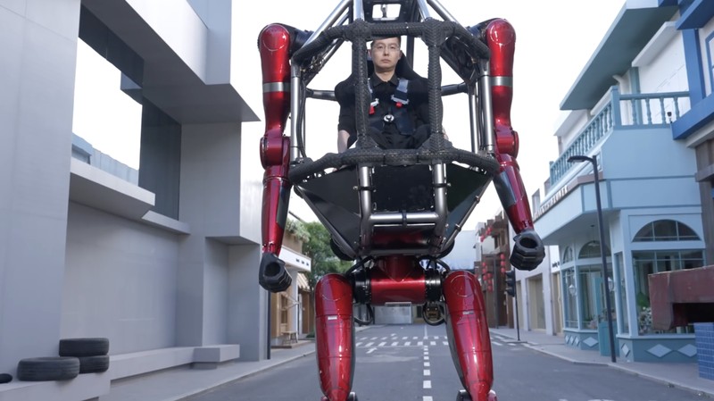 GD01merupakan robot mecha transformable berawak pertama di dunia yang siap diproduksi.