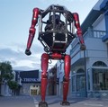 GD01merupakan robot mecha transformable berawak pertama di dunia yang siap diproduksi. (Tangkapan Layar Youtube/Unitree Robotics)