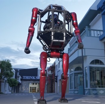 GD01merupakan robot mecha transformable berawak pertama di dunia yang siap diproduksi. (Tangkapan Layar Youtube/Unitree Robotics)
