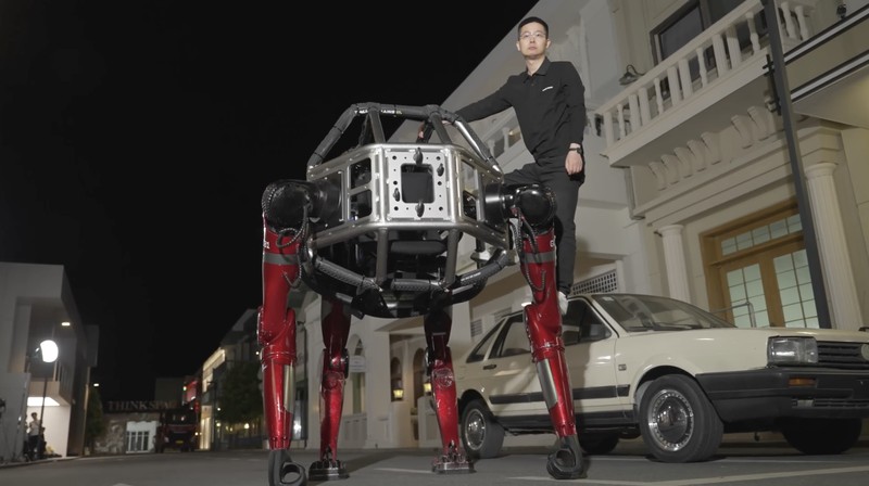 GD01merupakan robot mecha transformable berawak pertama di dunia yang siap diproduksi. (Tangkapan Layar Youtube/Unitree Robotics)