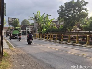 Alat Berat Telat Datang, Penutupan Jembatan Gondang 1 Tulungagung Ditunda