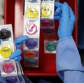 Kemasan kondom yang diproduksi di fasilitas produsen kondom terkemuka dunia, Karex di Pontian, Malaysia, 23 April 2026. (REUTERS/Hasnoor Hussain)