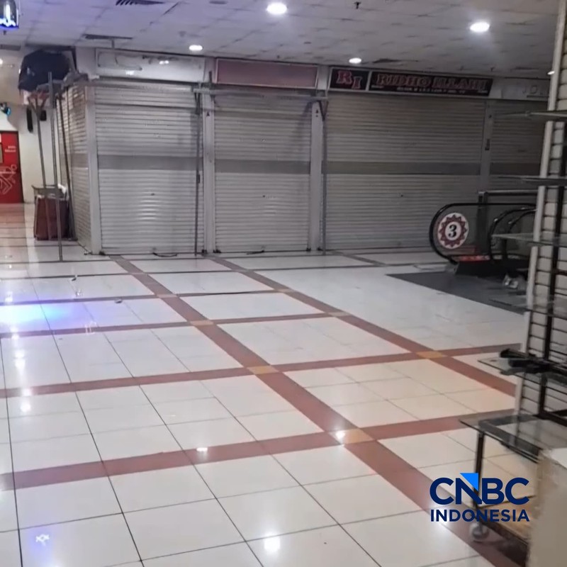 Kondisi banyak toko tutup di lantai 3A Blok B Tanah Abang, Rabu (13/5/2026). (CNBC Indonesia/Chandra Dwi Pranata)