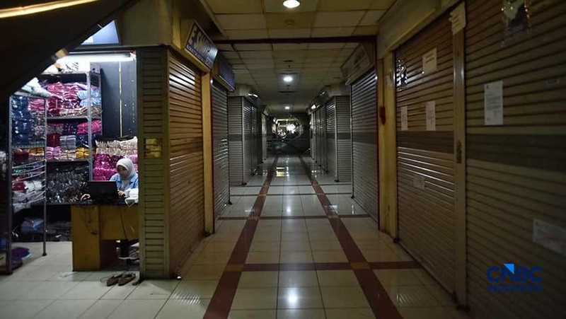 Kondisi banyak toko tutup di lantai 3A Blok B Tanah Abang, Rabu (13/5/2026). (CNBC Indonesia/Chandra Dwi Pranata)