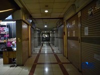 Kondisi banyak toko tutup di lantai 3A Blok B Tanah Abang, Rabu (13/5/2026). (CNBC Indonesia/Chandra Dwi Pranata)