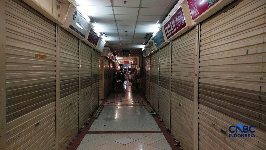 Kondisi banyak toko tutup di lantai 3A Blok B Tanah Abang, Rabu (13/5/2026). (CNBC Indonesia/Chandra Dwi Pranata)