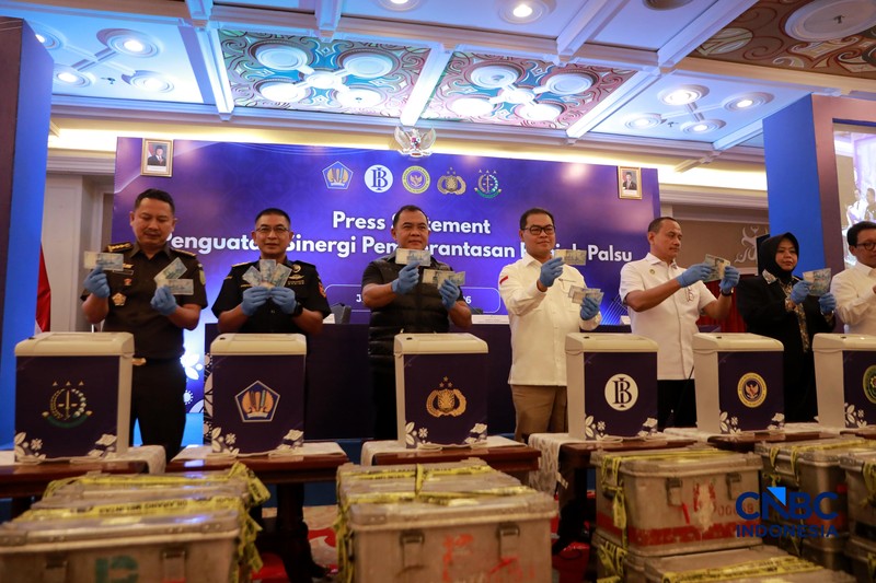 Konferensi Pers Pemusnahan Rupiah Palsu Hasil Klarifikasi Bank Indonesia di Gedung Kebun Sirih lt. 6, Kompleks Kantor Pusat BI, Jakarta, Rabu, (13/5/2026). (CNBC Indonesia/Muhammad Sabki)