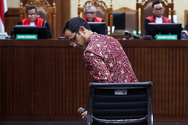 Mantan Menteri Pendidikan, Kebudayaan, Riset, dan Teknologi Nadiem Anwar Makarim dituntut hukuman 18 tahun penjara saat sidang lanjutan di Pengadilan Tipikor, Jakarta, Rabu (13/5/2026). Jaksa menyakini Nadiem bersalah dalam kasus dugaan tindak pidana korupsi pengadaan laptop Chromebook dan Chrome Device Management (CDM). (REUTERS/Willy Kurniawan)