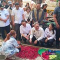 Menteri Koordinator Bidang Pangan Zulkifli Hasan bersama Menteri Perdagangan (Mendag) Budi Santoso, mengecek langsung harga dan stok bahan pangan di Pasar Palmerah, Jakarta Pusat, Rabu (13/5/226).(CNBC Indonesia/Martyasari Rizky)