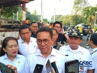 Menteri Perdagangan (Mendag) Budi Santoso saat ditemui di Pasar Palmerah, Jakarta Pusat, Rabu (13/5/2026). (CNBC Indonesia/Martyasari Rizky)