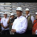 Menteri Pertanian sekaligus Kepala Badan Pangan Nasional (Bapanas) Amran Sulaiman bersama importir beras asal Malaysia dalam Dialog Swasembada Pangan Rabu (13/5/2026). (Tangkapan Layar Youtube/Kementan)