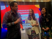 Perusahaan BUMN, yaitu PT. Garuda Indonesia (Persero) Tbk. (GIAA) dan PT Aviasi Pariwisata Indonesia (InJourney) menggandeng platform perjalanan wisata asal Asia Pasifik, Klook di Hotel Langham Jakarta, Rabu (13/5/2026). (CNBC Indonesia/Romys Binekas