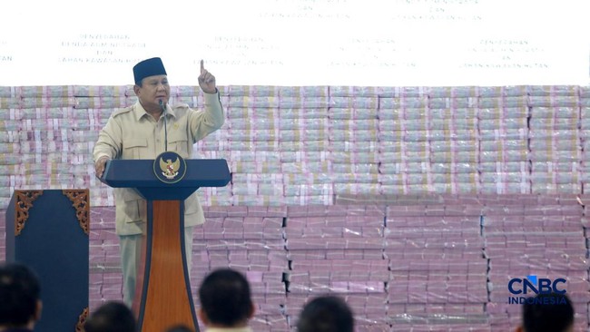 Prabowo Sentil PNM Mekaar, Kenakan Bunga Kredit hingga 24%