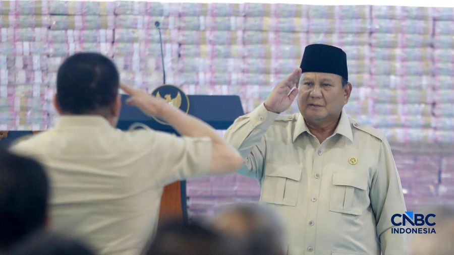 Presiden Prabowo Subianto saat seremoni tumpukan uang saat Penyerahan Denda Administratif dan Lahan Kawasan Hutan di Kejaksaan Agung, Jakarta, Rabu (13/5/2026). (CNBC Indonesia/Muhammad Sabki)