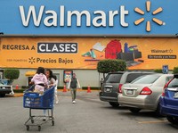 Raksasa ritel asal Amerika Serikat (AS), Walmart. (REUTERS/Henry Romero)