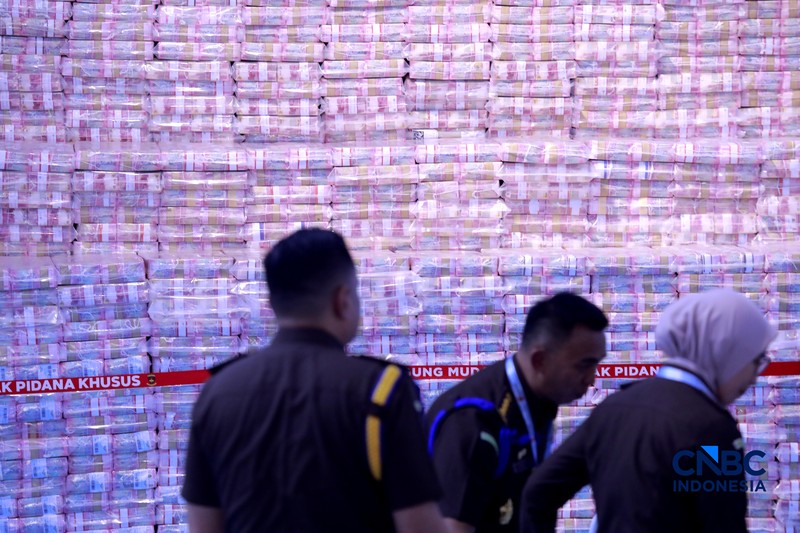 Jaksa Agung RI Sanitiar Buhanuddin menyampaikan pidato saat acara penyerahan denda administratif dan lahan kawasan hutan, Jakarta, Rabu (13/5/2026). (CNBC Indonesia/Muhammad Sabki)