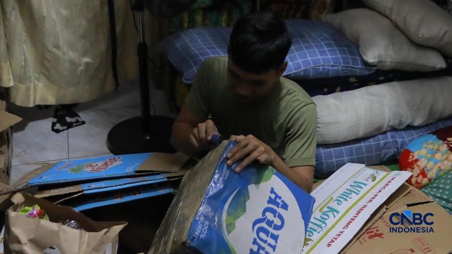 Warung Madura di kawasan Pasar Minggu, Jakarta Selatan, Rabu (13/5/2026). (CNBC Indonesia/Muhammad Sabki)