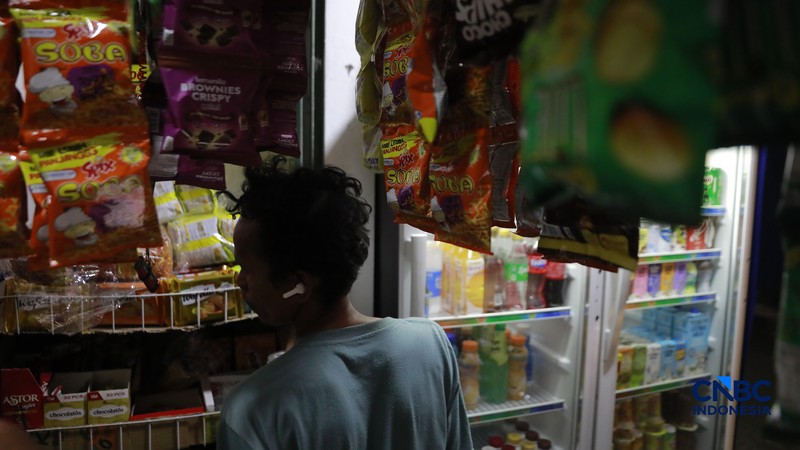 Warung Madura di kawasan Pasar Minggu, Jakarta Selatan, Rabu (13/5/2026). (CNBC Indonesia/Muhammad Sabki)