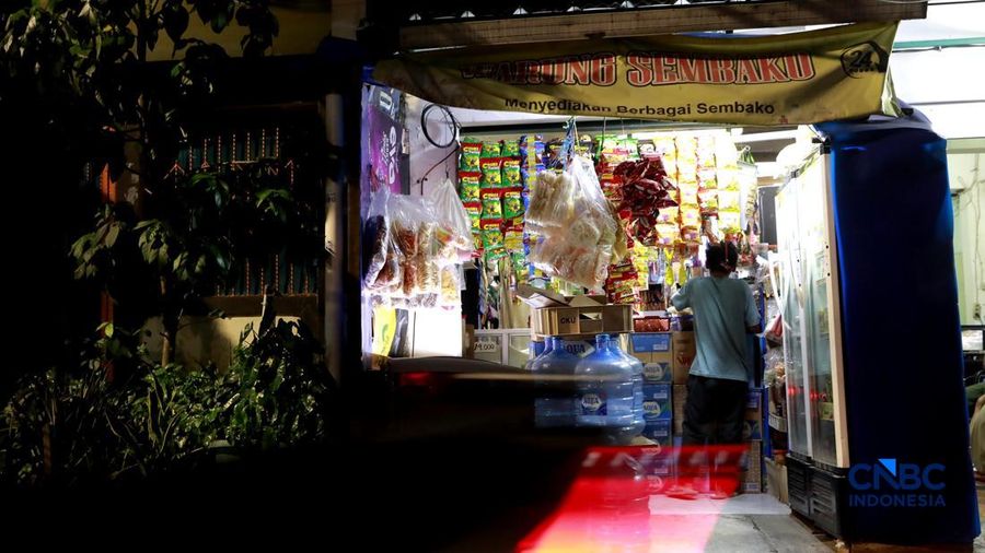 Warung Madura di kawasan Pasar Minggu, Jakarta Selatan, Rabu (13/5/2026). (CNBC Indonesia/Muhammad Sabki)