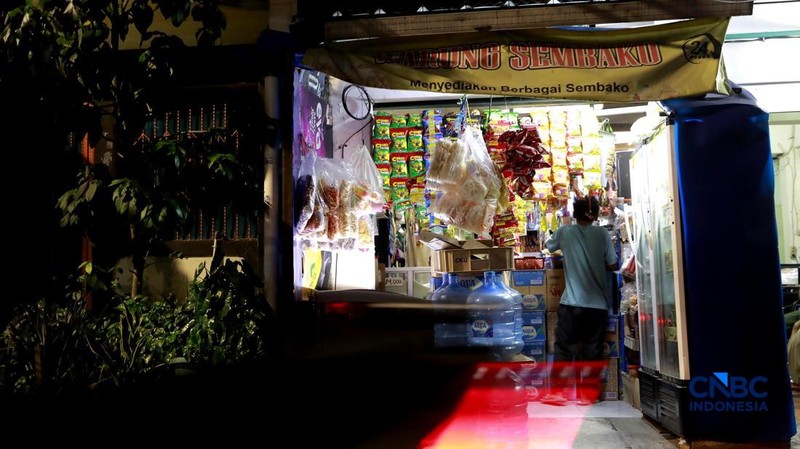 Warung Madura di kawasan Pasar Minggu, Jakarta Selatan, Rabu (13/5/2026). (CNBC Indonesia/Muhammad Sabki)