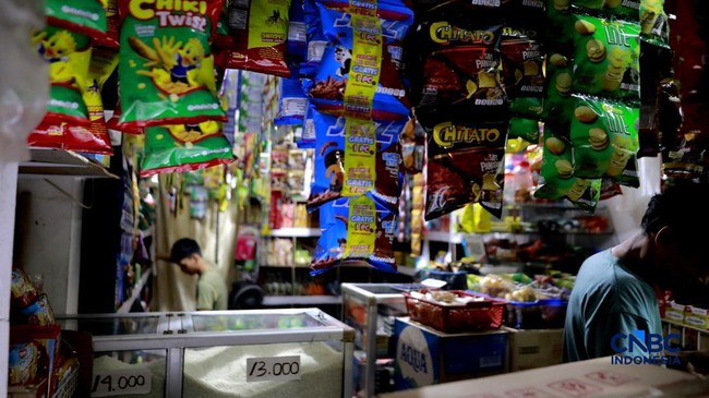 Potret Daya Beli Warga Melemah, Warung Kecil Ikut Terdampak