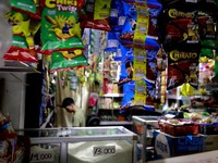 Warung Madura di kawasan Pasar Minggu, Jakarta Selatan, Rabu (13/5/2026). (CNBC Indonesia/Muhammad Sabki)